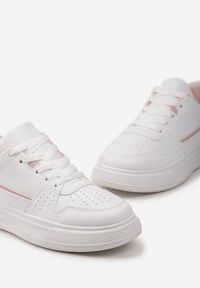 Renee - Biało-Różowe Sznurowane Sneakersy Ozdobione Perforacją i Przeszyciami Eglia. Kolor: biały. Wzór: aplikacja #3
