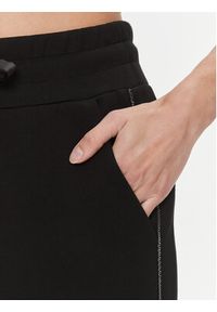 Guess Spodnie dresowe Logo W4RB46 KBYE2 Czarny Regular Fit. Kolor: czarny. Materiał: syntetyk, dresówka, wiskoza