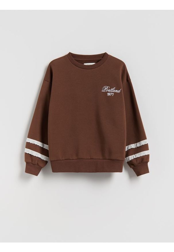 Reserved - Bluza z haftem - ciemnobrązowy. Kolor: brązowy. Materiał: bawełna. Wzór: haft