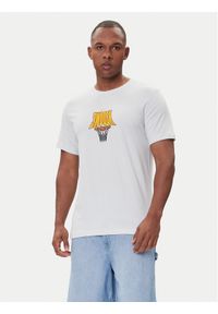 Nike T-Shirt HJ3466 025 Szary Regular Fit. Kolor: szary. Materiał: bawełna