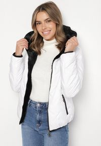 Born2be - Biała Pikowana Kurtka z Kapturem o Dwustronnym Kroju Tahalia. Okazja: na spacer. Typ kołnierza: kaptur. Kolor: biały. Materiał: wełna, poliester, jeans, dzianina, futro #7
