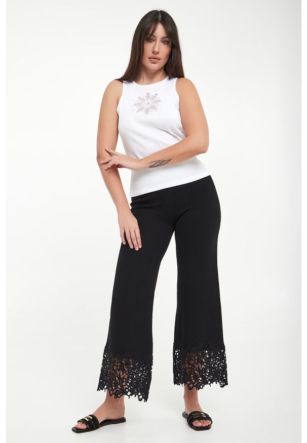 Twinset Milano - Top damski prążkowany z haftem TWINSET. Materiał: prążkowany. Wzór: haft