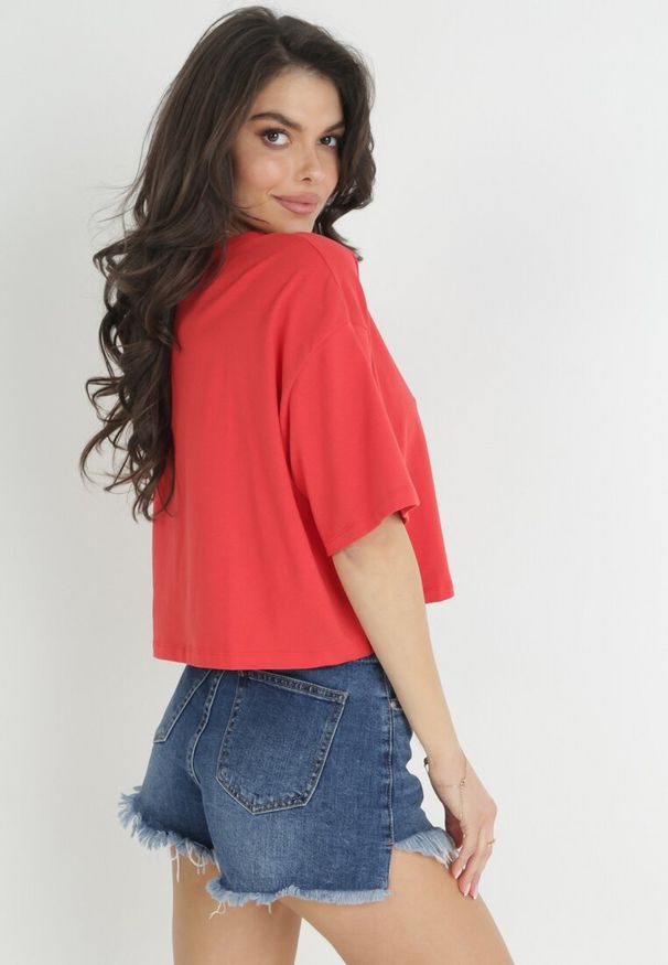 Born2be - Czerwony Krótki T-shirt z Gładkiej Dzianiny Alinthea. Kolor: czerwony. Materiał: dzianina. Długość rękawa: krótki rękaw. Długość: krótkie. Wzór: gładki