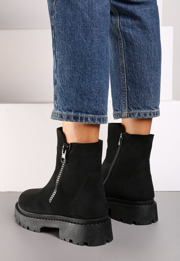 Renee - Czarne Botki z Ekozamszu na Platformie z Ozdobnym Suwakiem z Boku Tarienne. Kolor: czarny. Materiał: jeans. Wzór: aplikacja. Obcas: na platformie. Wysokość obcasa: średni