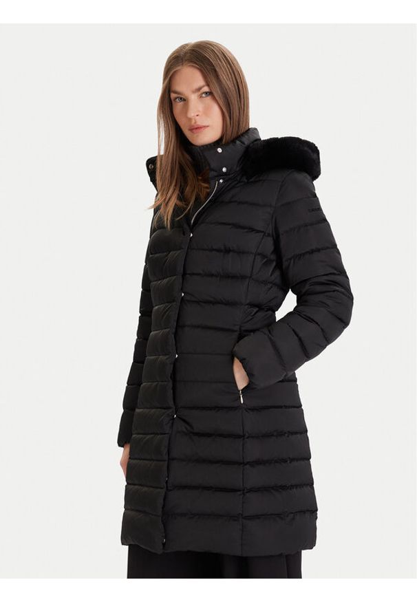 Geox Płaszcz zimowy Bettanie W5626H-T3122 F9000 Czarny Regular Fit. Kolor: czarny. Materiał: syntetyk. Sezon: zima