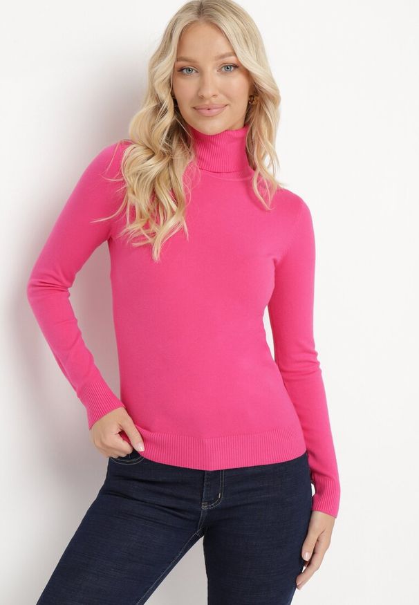 Born2be - Różowy Sweter Golf o Dopasowanym Fasonie Bewina. Typ kołnierza: golf. Kolor: różowy. Materiał: tkanina, dzianina. Długość rękawa: długi rękaw. Długość: długie. Wzór: gładki, aplikacja. Sezon: zima, jesień