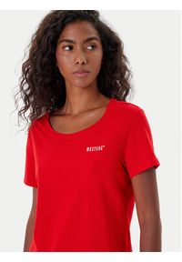 Mustang T-Shirt Alma 1016748 Czerwony Regular Fit. Kolor: czerwony. Materiał: bawełna #6