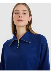 4f - 4F Bluza dresowa oversize nierozpinana bez kaptura damska - granatowa XL. Okazja: na co dzień. Typ kołnierza: bez kaptura. Kolor: niebieski. Materiał: dresówka. Długość rękawa: raglanowy rękaw. Wzór: ze splotem. Styl: sportowy, casual