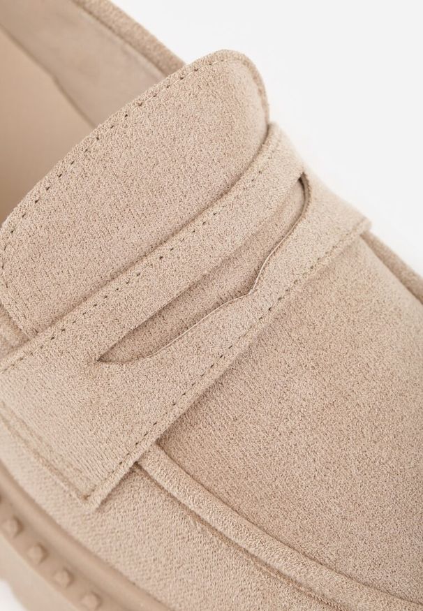 Renee - Ciemnobeżowe Wsuwane Mokasyny Vices na Platformie Dionela. Okazja: na co dzień. Zapięcie: bez zapięcia. Kolor: beżowy. Materiał: jeans, koronka. Sezon: jesień. Obcas: na platformie. Styl: klasyczny, casual
