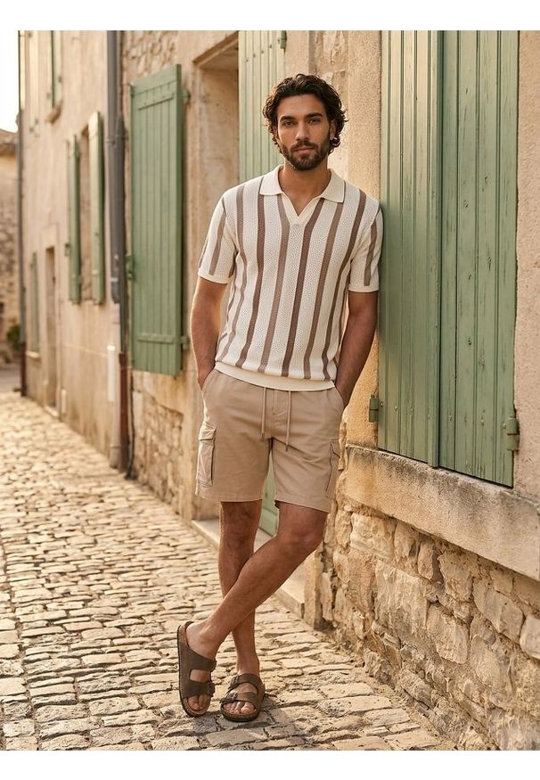 Sinsay - Bawełniane szorty cargo - kremowy. Kolor: kremowy. Materiał: bawełna