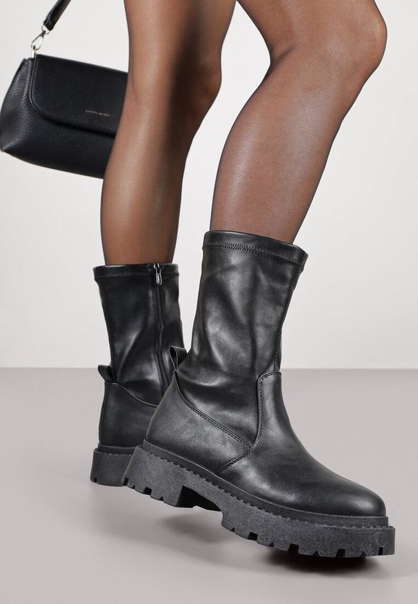 Renee - Czarne Dopasowane Botki Vices na Platformie w Stylu Grunge Jillie. Okazja: na co dzień. Kolor: czarny. Materiał: skóra, jeans. Obcas: na platformie. Styl: casual, klasyczny