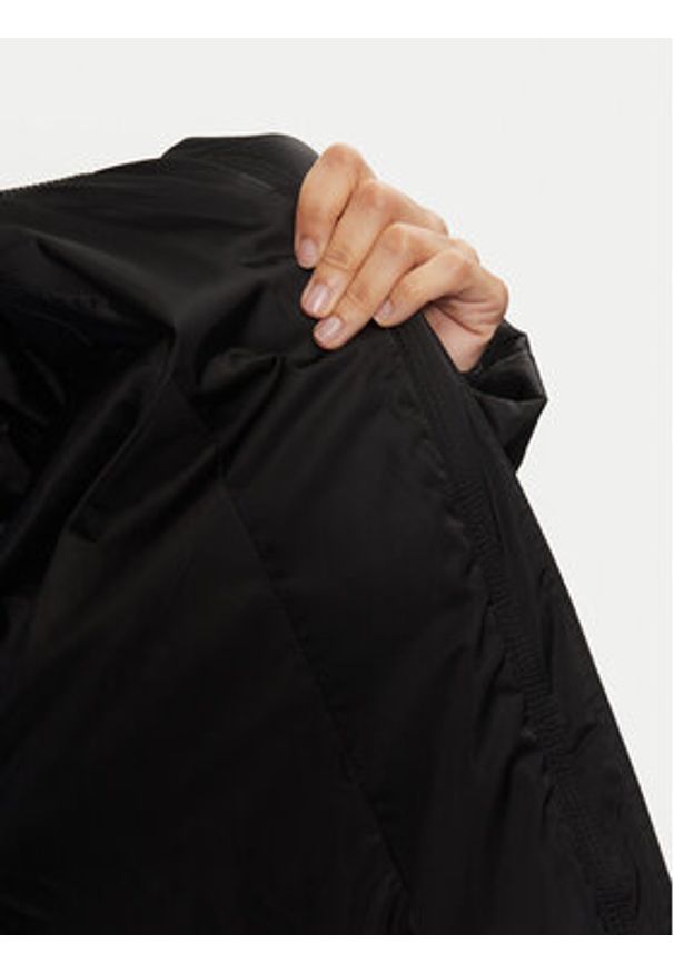 Calvin Klein Płaszcz zimowy K20K207721 Czarny Regular Fit. Kolor: czarny. Materiał: syntetyk. Sezon: zima