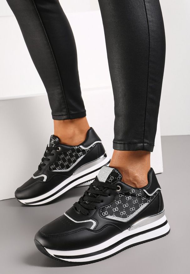 Renee - Czarne Sneakersy na Grubej Podeszwie z Metaliczną Wstawką Piria. Kolor: czarny. Materiał: dresówka, jeans