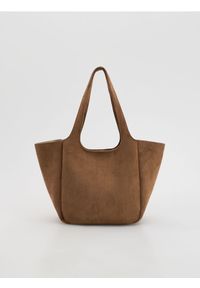 Reserved - Torebka shopper z imitacji zamszu - beżowy. Kolor: beżowy. Materiał: zamszowe
