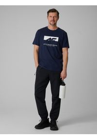 4f - 4F T-shirt regular z nadrukiem męski - granatowy S. Okazja: na co dzień. Kolor: niebieski. Materiał: bawełna, materiał, dzianina. Wzór: nadruk. Styl: casual #2