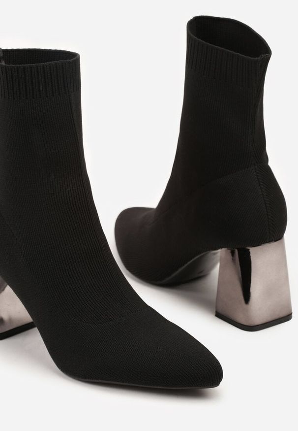 Born2be - Czarne Botki Vices ze Skarpetkową Cholewką na Metalicznym Słupku Wadvira. Okazja: na co dzień. Zapięcie: bez zapięcia. Kolor: czarny. Materiał: jeans. Szerokość cholewki: normalna. Obcas: na słupku. Styl: casual, elegancki