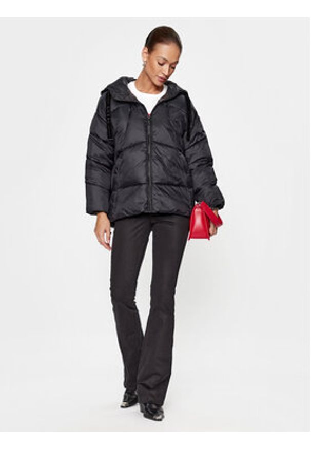 Guess Kurtka zimowa W3BL21 WG0V0 Czarny Regular Fit. Kolor: czarny. Materiał: syntetyk. Sezon: zima