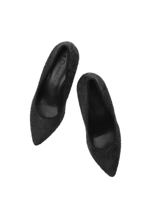 Czarne Czółenka Marco Tozzi Eleganckie Buty Na Obcasie. Zapięcie: bez zapięcia. Kolor: czarny. Szerokość cholewki: normalna. Wzór: koronka. Materiał: tiul, skóra ekologiczna, koronka, materiał. Sezon: lato. Obcas: na obcasie. Styl: elegancki. Wysokość obcasa: średni