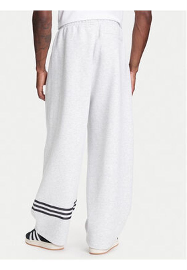 Adidas - adidas Spodnie dresowe Neuclassics JW5443 Szary Loose Fit. Kolor: szary. Materiał: bawełna
