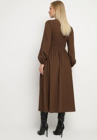 Born2be - Brązowa Sukienka z Wiskozą z Gorsetową Talią i Bufiastymi Rękawami Aniste. Okazja: na co dzień. Typ kołnierza: dekolt gorset. Kolor: brązowy. Materiał: wiskoza. Typ sukienki: gorsetowe. Styl: wizytowy, sportowy, casual, elegancki #5