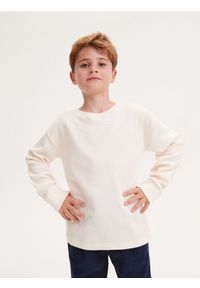 Reserved - Koszulka longsleeve - złamana biel. Materiał: bawełna, dzianina. Długość rękawa: długi rękaw