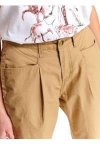 TOP SECRET - Tkaninowe spodnie z zakładkami. Stan: podwyższony. Kolor: beżowy. Materiał: tkanina. Długość: do kostek. Sezon: lato #4
