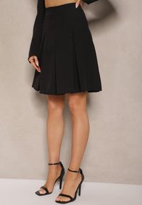 Renee - Czarna Plisowana Spódnica High Waist o Rozkloszowanym Kroju Redilsa. Stan: podwyższony. Kolor: czarny. Styl: elegancki