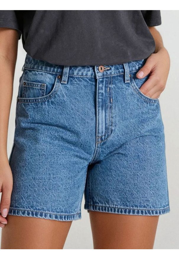 Sinsay - Bermudy jeansowe - granatowy. Kolor: niebieski. Materiał: jeans