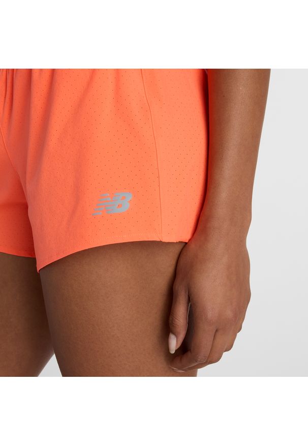 Spodenki damskie New Balance WS41286AAE – pomarańczowe. Kolor: pomarańczowy. Materiał: poliester, materiał. Sport: fitness