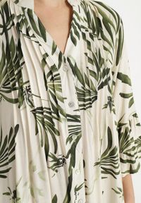 Born2be - Zielona Sukienka z Wiskozy o Rozkloszowanym Kroju z Falbanami w Roślinny Wzór Ridiara. Okazja: na co dzień, na imprezę. Typ kołnierza: dekolt w serek. Kolor: zielony. Materiał: wiskoza. Typ sukienki: rozkloszowane. Styl: klasyczny, casual, elegancki #2