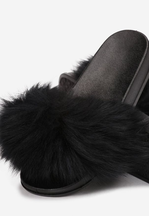 Born2be - Czarne Klapki Z Futrem Shinydrop. Kolor: czarny. Materiał: futro