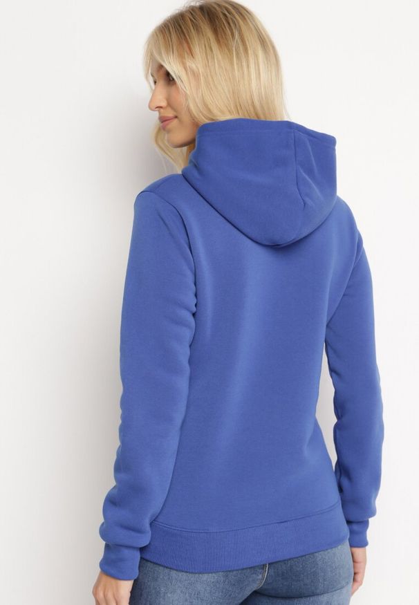 Born2be - Niebieska Bluza Ocieplana z Nadrukiem Grolla. Typ kołnierza: kaptur. Kolor: niebieski. Materiał: polar. Wzór: nadruk
