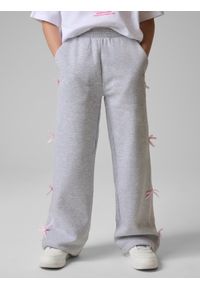 4f - 4F Spodnie dresowe z szerokimi nogawkami dziewczęce - szare 158/164 (12-14 lat). Okazja: na co dzień, na spacer, na uczelnię. Kolor: szary. Materiał: dresówka. Sezon: lato. Styl: klasyczny, casual #2