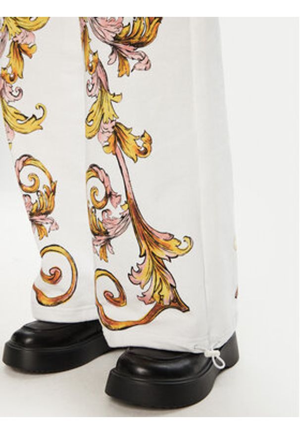 Versace Jeans Couture Spodnie dresowe 78HAA3P0 Biały Relaxed Fit. Kolor: biały. Materiał: bawełna