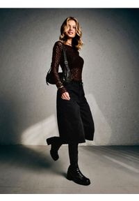 Sinsay - Ażurowa bluzka z długim rękawem - brązowy. Kolor: brązowy. Długość rękawa: długi rękaw. Długość: długie. Wzór: ażurowy #1