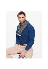 Szal Guess AM9297 POL03 BLA. Kolor: czarny. Materiał: materiał, poliester #1