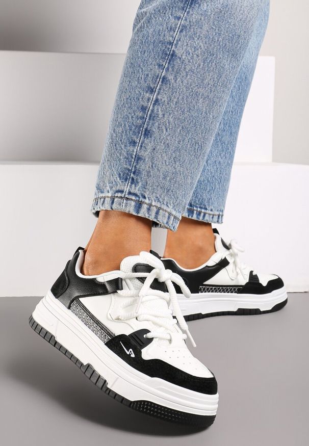Born2be - Czarne Płaskie Klasyczne Sneakersy Sznurowane Mlitha. Okazja: na co dzień. Zapięcie: sznurówki. Kolor: czarny. Materiał: jeans