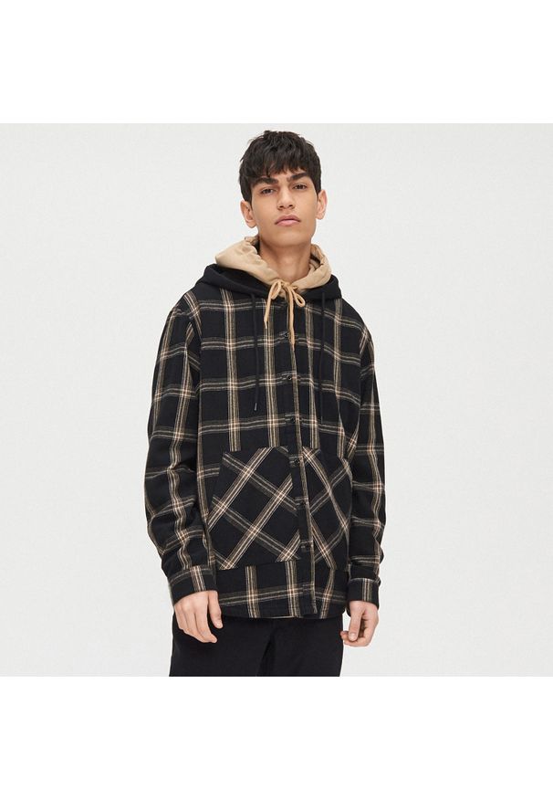 Cropp - Koszula w kratę z kapturem - Czarny. Typ kołnierza: kaptur. Kolor: czarny