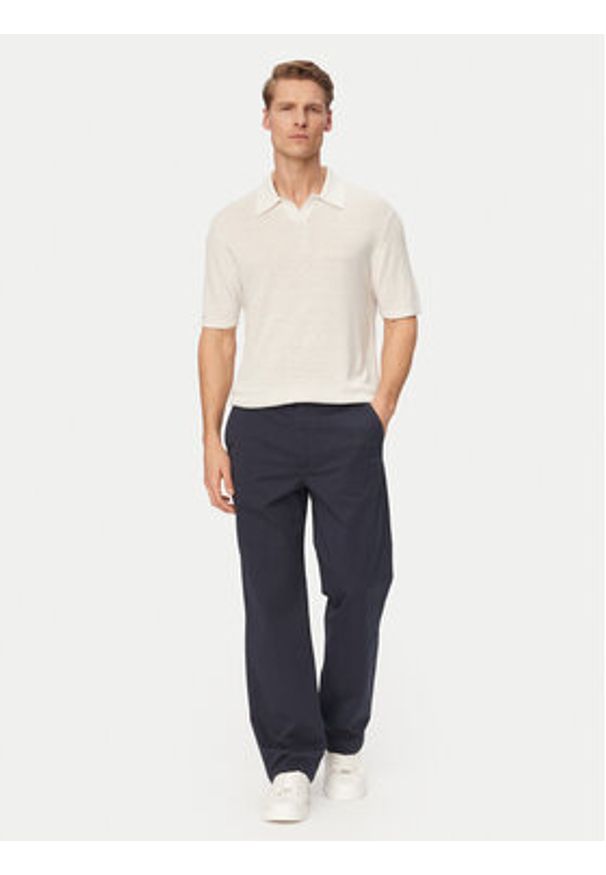 Calvin Klein Polo LV04LF313G Biały Regular Fit. Typ kołnierza: polo. Kolor: biały. Materiał: wiskoza, len