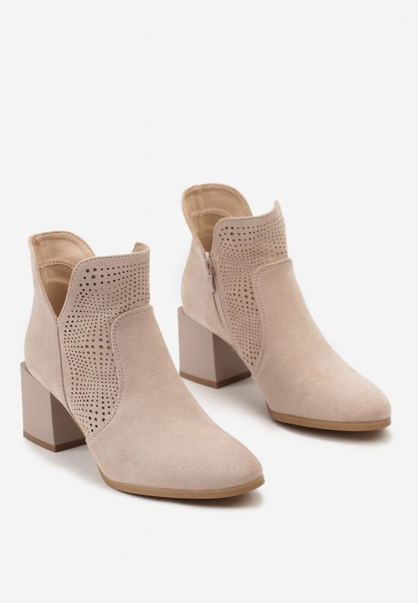 Renee - Beżowe Botki z Ażurową Cholewką ze Skórzaną Wkładką i Noskiem w Szpic Voilaria. Kolor: beżowy. Materiał: skóra. Szerokość cholewki: normalna. Wzór: ażurowy. Sezon: wiosna, jesień. Obcas: na obcasie. Wysokość obcasa: średni