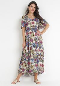 Born2be - Biało-Granatowa Rozkloszowana Sukienka Maxi z Falbanką z Wiskozy Sehna. Kolor: biały. Materiał: wiskoza. Wzór: kwiaty. Sezon: wiosna, lato. Długość: maxi #1