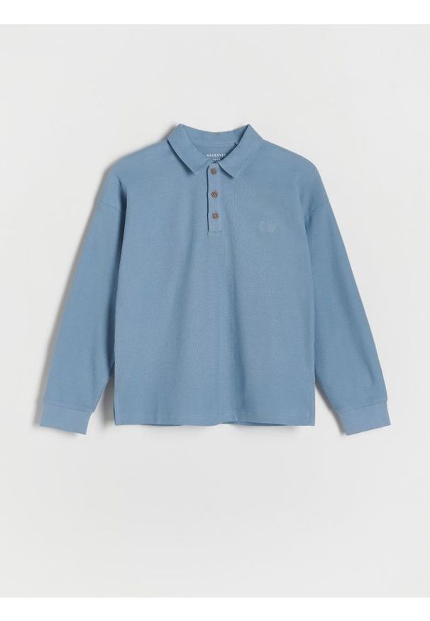 Reserved - Longsleeve polo oversize - niebieski. Typ kołnierza: polo. Kolor: niebieski. Materiał: dzianina, bawełna. Długość rękawa: długi rękaw