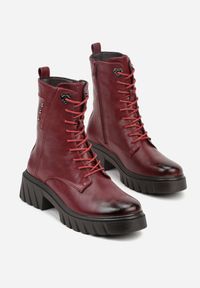 Renee - Bordowe Rockowe Botki Workery Zdobione Nitami Eratila. Okazja: na imprezę, na co dzień. Kolor: czerwony. Materiał: skóra, jeans. Szerokość cholewki: normalna. Wzór: aplikacja. Styl: rockowy