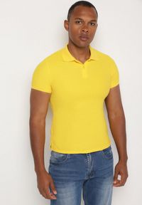 Born2be - Żółty T-shirt Polo z Bawełną Fodelira. Okazja: na co dzień. Typ kołnierza: polo. Kolor: żółty. Materiał: bawełna. Styl: elegancki, casual, klasyczny