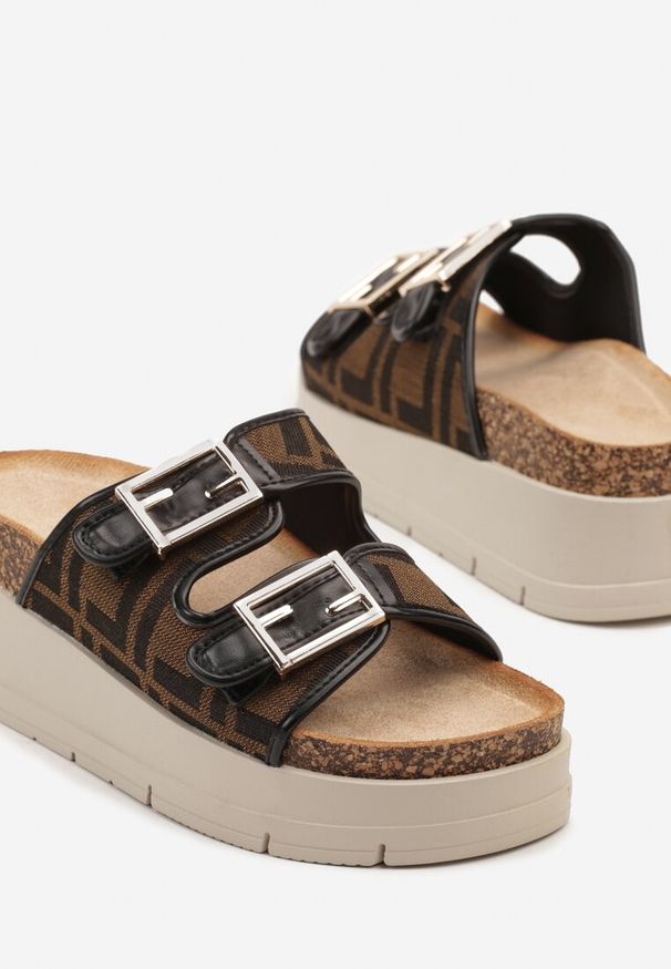 Born2be - Czarne Klapki na Grubej Podeszwie z Geometrycznym Wzorem Rinselia. Okazja: na spacer, na co dzień. Kolor: czarny. Materiał: jeans. Wzór: geometria. Styl: casual, klasyczny