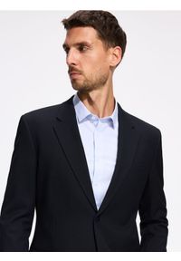 Reserved - Gładka koszula slim fit - jasnoniebieski. Kolor: niebieski. Materiał: tkanina, bawełna. Wzór: gładki
