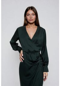 MOODO - Sukienka z marszczeniem na biodrach zielona. Kolor: zielony. Materiał: poliester #1