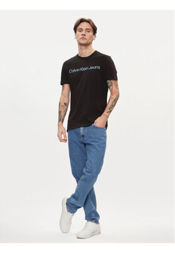 Calvin Klein Jeans T-Shirt J30J322344 Czarny Slim Fit. Kolor: czarny. Materiał: bawełna