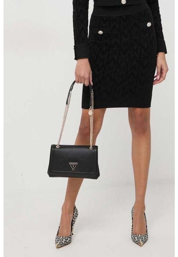 Guess - GUESS Czarna damska kopertówka Noelle. Kolor: czarny. Materiał: skórzane