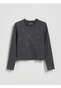 Reserved - Prążkowana koszulka z haftem - ciemnoszary. Kolor: szary. Materiał: prążkowany. Wzór: haft #1